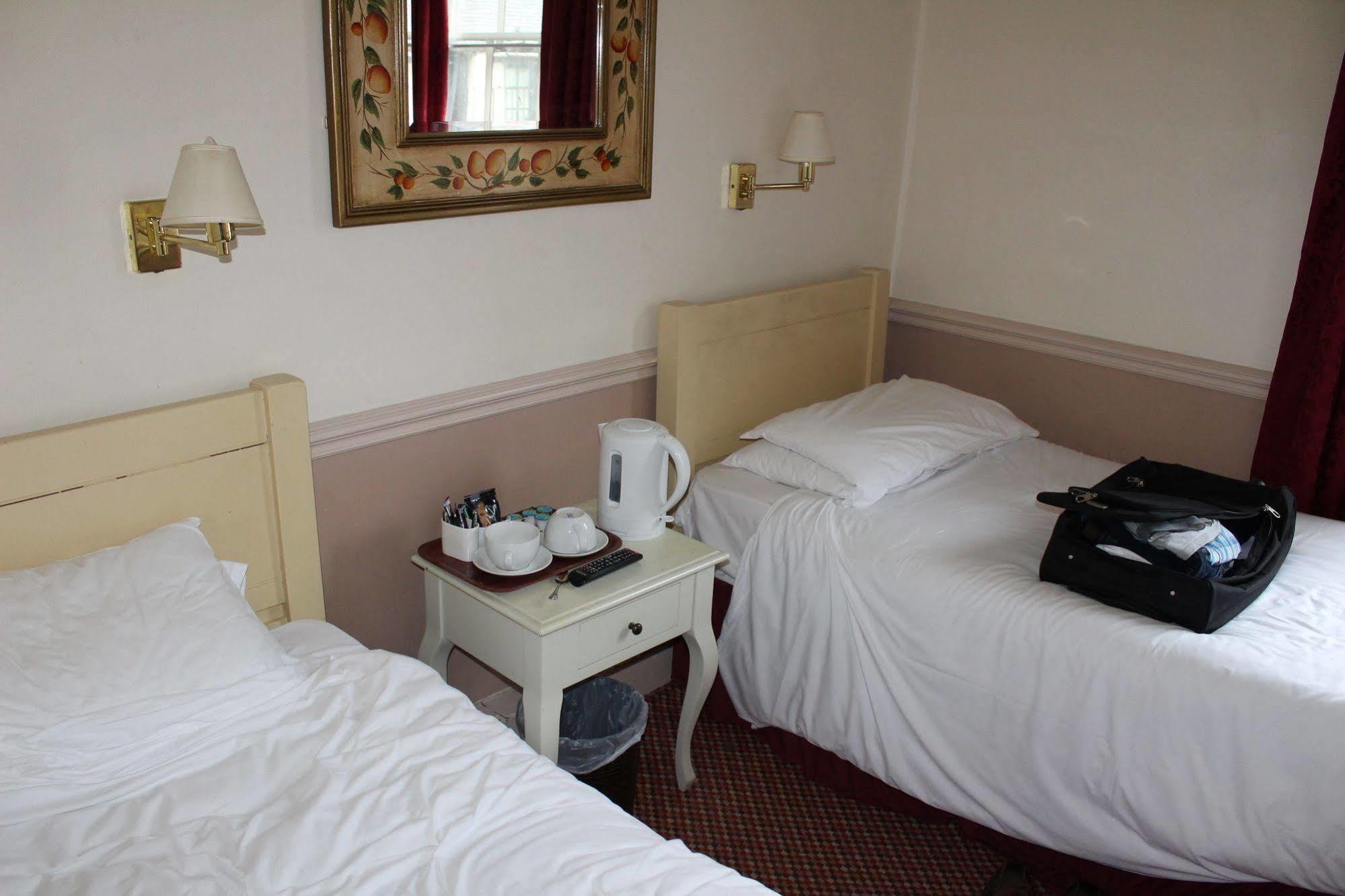 Whyte Harte Hotel เรดฮิลล์ ภายนอก รูปภาพ